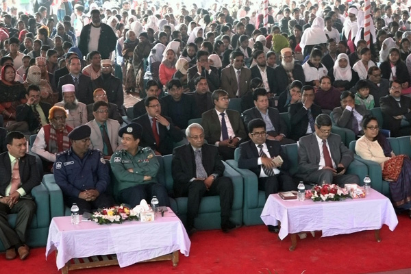 বরিশালে বর্ণাঢ্য আয়োজনে উন্নয়ন মেলার উদ্বোধন 

