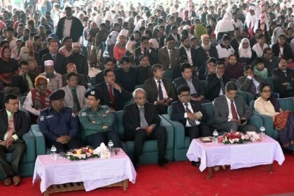 বরিশালে বর্ণাঢ্য আয়োজনে উন্নয়ন মেলার উদ্বোধন 

