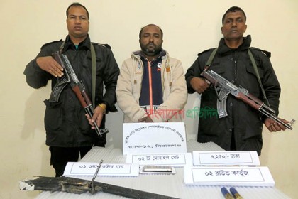 সিরাজগঞ্জে অস্ত্র ও গুলিসহ যুবলীগ সম্পাদক আটক
