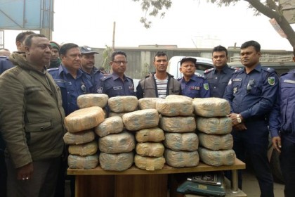 ৭০ কেজি গাঁজাসহ পিকআপ জব্দ

