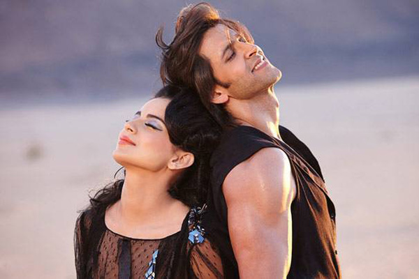 বিয়ের পর গোপনে ৪ অভিনেত্রীর সাথে সম্পর্কে জড়ান হৃত্বিক!