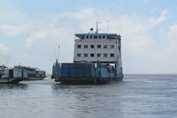 কাঁঠালবাড়ি-শিমুলিয়ায় ফেরি চলাচল স্বাভাবিক