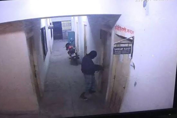 ঝিনাইদহ পৌরসভায় ৭টি ঘরের তালা ভেঙ্গে রহস্যজনক চুরি