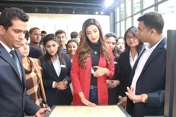 বাণিজ্য মেলায় আকিজ বিল্ডিং ম্যাটেরিয়ালস প্যাভিলিয়নে মীম