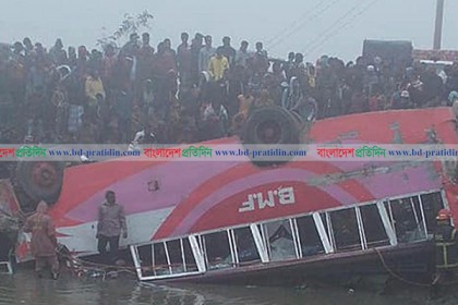 মাদারীপুরে পৃথক সড়ক দুর্ঘটনায় আহত ৪৫