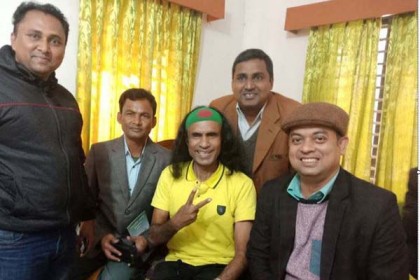 উন্নয়ন মেলার মঞ্চ কাঁপাতে কুদ্দুস বয়াতি ফুলপুরে

