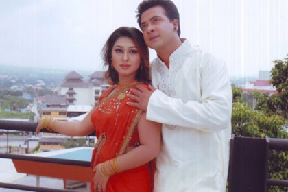 এত কিছুর পরেও শাকিব খান চুপ কেন?