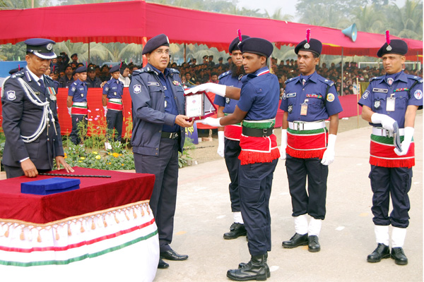খুলনায় ৫১তম টিআরসি ব্যাচের শিক্ষা সমাপনী কুচকাওয়াজ 
