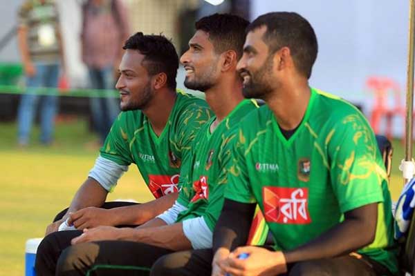 ১১২২ ক্রিকেটারের সঙ্গে লড়াইয়ে সাকিব-তামিম