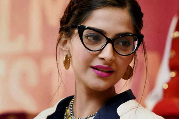 'নায়িকাদের ব্যক্তিগত জীবন নিয়ে এতো আগ্রহ কেন?'