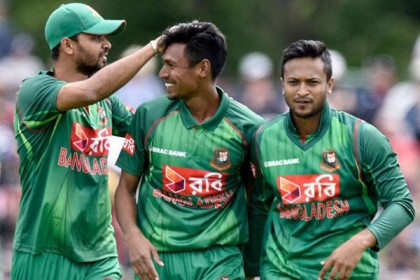 টাইগারদের বোলিং তোপে ধুঁকছে জিম্বাবুয়ে