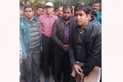 উজিরপুরে ঘুষের টাকাসহ দুদকের হাতে আটক 

