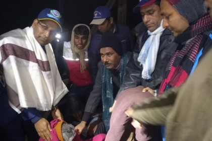 মুন্সীগঞ্জে শীতার্তদের মাঝে পুলিশের কম্বল বিতরণ

