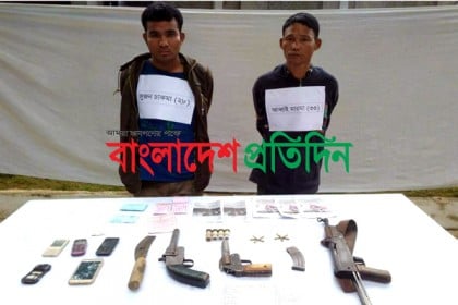 রামগড়ে একে-২২ রাইফেলসহ দুই সন্ত্রাসী আটক
