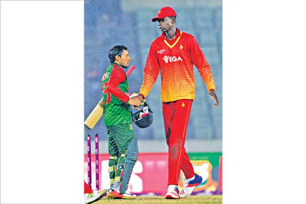 অভিষেক ম্যাচে ১০ বলে ওভারের রেকর্ড!