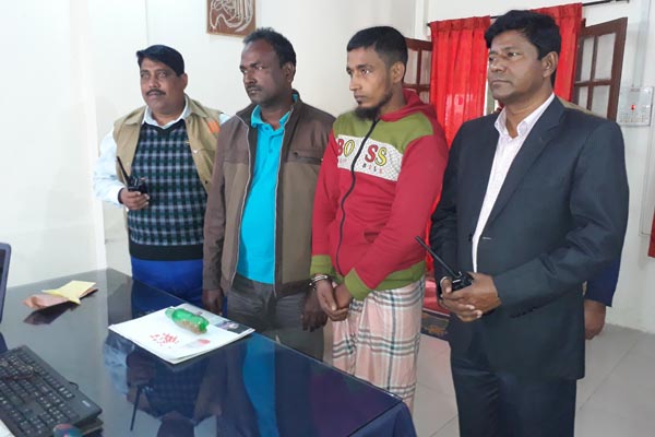 নোয়াখালীতে ২ মাদক ব্যবসায়ী আটক

