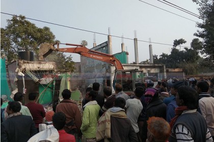 নাটোরে শতাধিক অবৈধ স্থাপনা উচ্ছেদ, ক্ষতিগ্রস্থ ২ শতাধিক ব্যবসায়ী