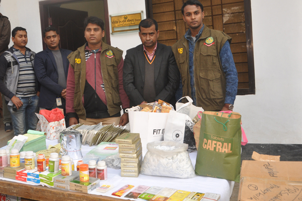 টাকার বিনিময়ে ব্যবস্থাপত্রে ভেজাল ওষুধ লেখেন চিকিৎসক!  
