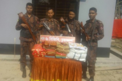 চুয়াডাঙ্গায় সাড়ে তিন লাখ টাকার ভারতীয় মালামাল জব্দ