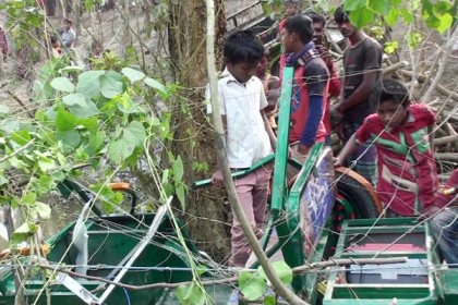 লক্ষ্মীপুরে সড়ক দুর্ঘটনায় নারীসহ নিহত ৩ 

