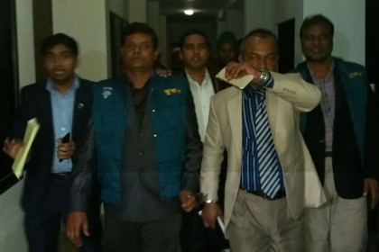 ৫ কোটি টাকা আত্মসাতের অভিযোগে পিরোজপুর ভূমি কর্মকর্তা গ্রেফতার

