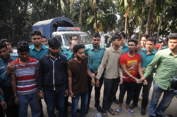 চট্টগ্রামে স্কুলছাত্র খুন, প্রত্যক্ষ জড়িত পাঁচজনকে গ্রেফতার   
