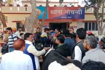 'বিপদ এড়াতে' থানায় গরু জমা রাখলেন ভারতীয় মুসলিম নেতা