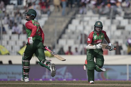 লঙ্কানদের ৩২১ রানের টার্গেট দিল টাইগাররা