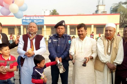 সিদ্ধিরগঞ্জে ফুটবল টুর্নামেন্টের উদ্বোধন

