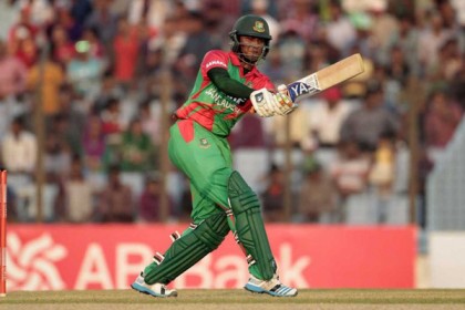 সাকিবের দুর্দান্ত অর্ধশতক