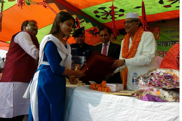 মোস্তফা জব্বারকে নিজ গ্রামে সংবর্ধনা

