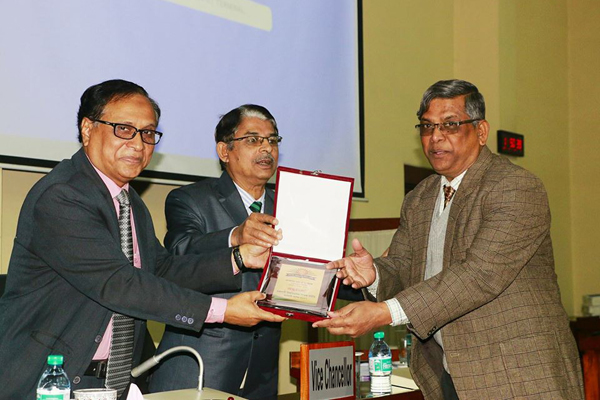 শিক্ষার্থীদের দায়িত্ব নিয়ে কখনোই অবহেলা নয় : রাবি উপাচার্য