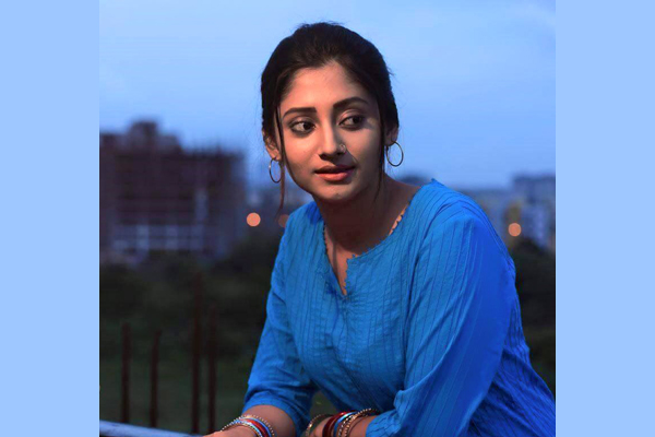 'নূরজাহান'র ট্রেইলারে নজর কেড়েছেন পূজা