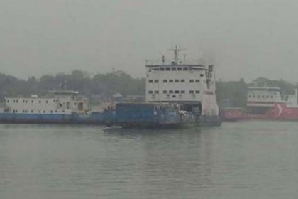 পাটুরিয়া-দৌলতদিয়া নৌরুটে ফেরি চলাচল শুরু