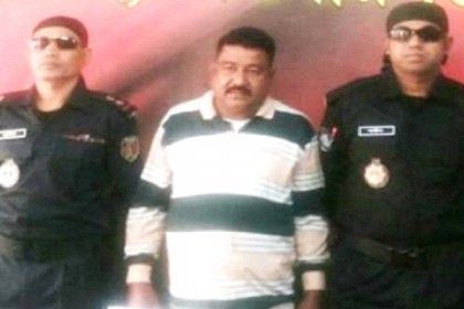 কেন্দুয়ায় অস্ত্রসহ শীর্ষ সন্ত্রাসী গ্রেফতার

