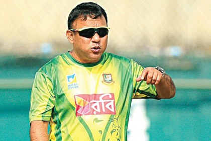 'হাথুরুসিংহ চলে গেছে, তাকে নিয়ে আলাপ করাটাই বোকামি'