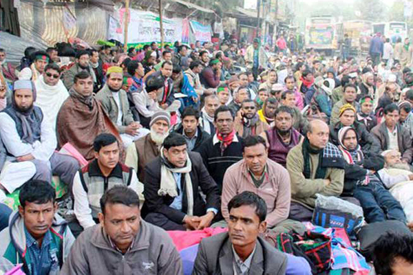 জাতীয়করণের একদফা দাবিতে শিক্ষকদের ধর্মঘট