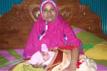 নোয়াখালীতে আন্দোলনরত অবস্থায় সন্তান জন্ম দিলেন সিএইচসিপি