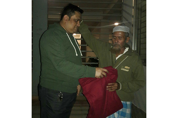 নাটোরে সিহাম আল্পনা ফাউন্ডেশনের শীতবস্ত্র বিতরণ