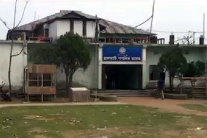 রাঙামাটি পাবলিক কলেজের শিক্ষা কার্যক্রম চলে কমিউনিটি সেন্টারে!  

