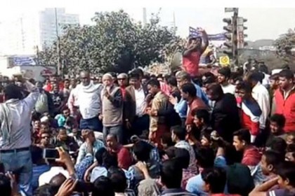 নিউ মার্কেটের ব্যবসায়ীদের অবরোধ প্রত্যাহার