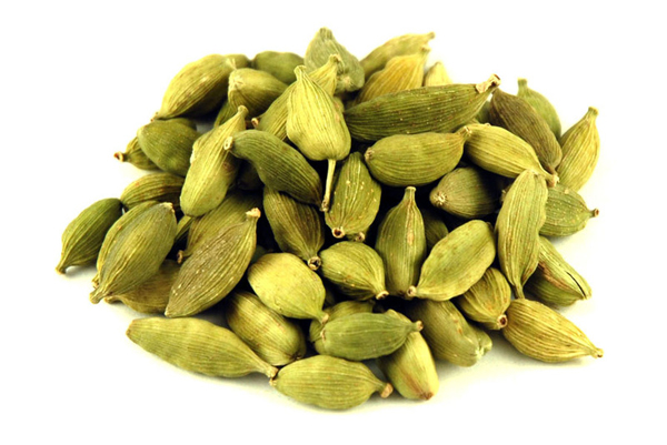 মুখের দুর্গন্ধ দূর করে এলাচ