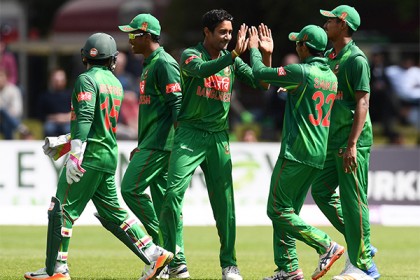 এবার সানজামুলের জোড়া আঘাত