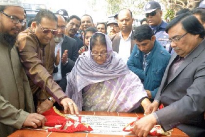 ঘর নির্মাণ কাজের ভিত্তিপ্রস্থর স্থাপন করলেন সংসদ উপনেতা
