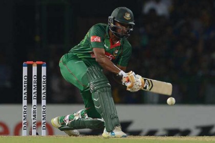 হাফ সেঞ্চুরি পর সাকিবের বিদায়