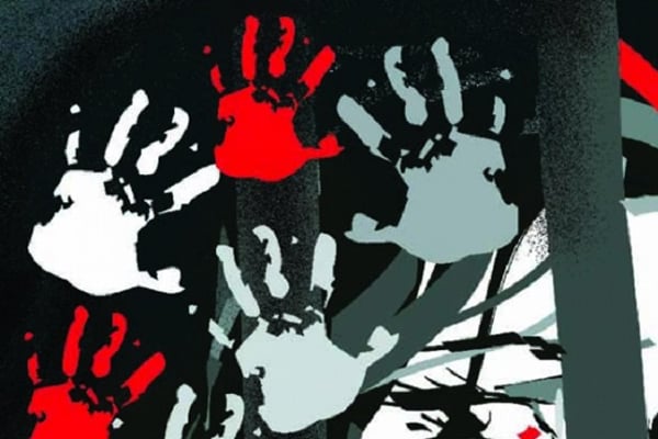 স্বামীকে পিটিয়ে গাড়ি থেকে নামিয়ে স্ত্রীকে ধর্ষণ