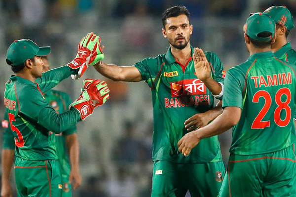 পাকিস্তানকে টপকানোর সুযোগ মাশরাফিদের!