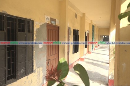 টানা ধর্মঘটে বরিশালে ২ সহস্রাধিক শিক্ষা প্রতিষ্ঠানে অচলাবস্থা