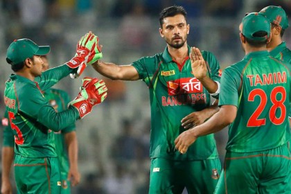পাকিস্তানকে টপকানোর সুযোগ মাশরাফিদের!