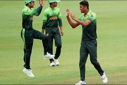 দ. আফ্রিকাকে ৩ উইকেটে হারিয়ে সেমিতে পাকিস্তান